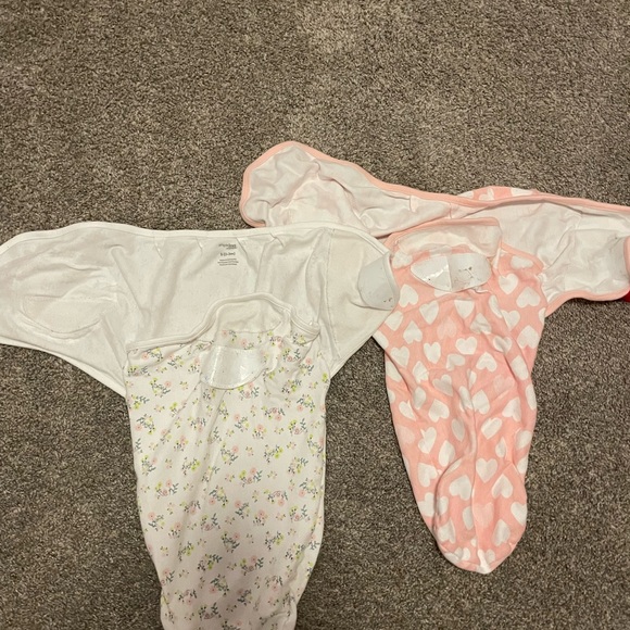 Carter’s Velcro swaddle wraps - Picture 2 of 2